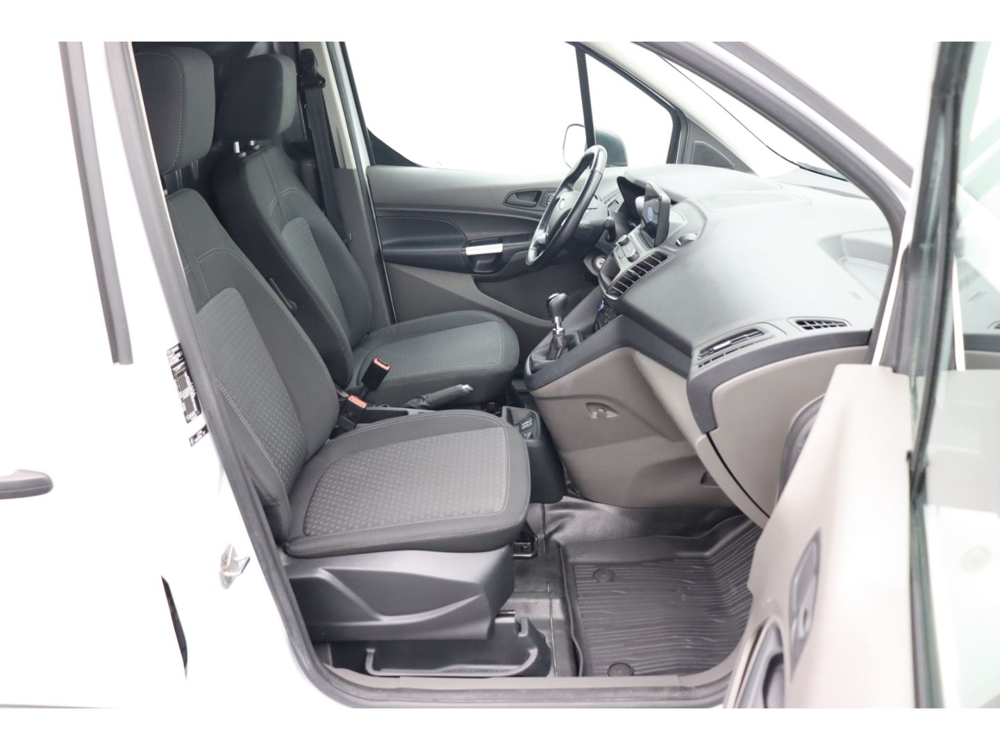 Fahrzeugabbildung Ford Transit Connect 1.5 TDCi Kasten Trend AHK PDC