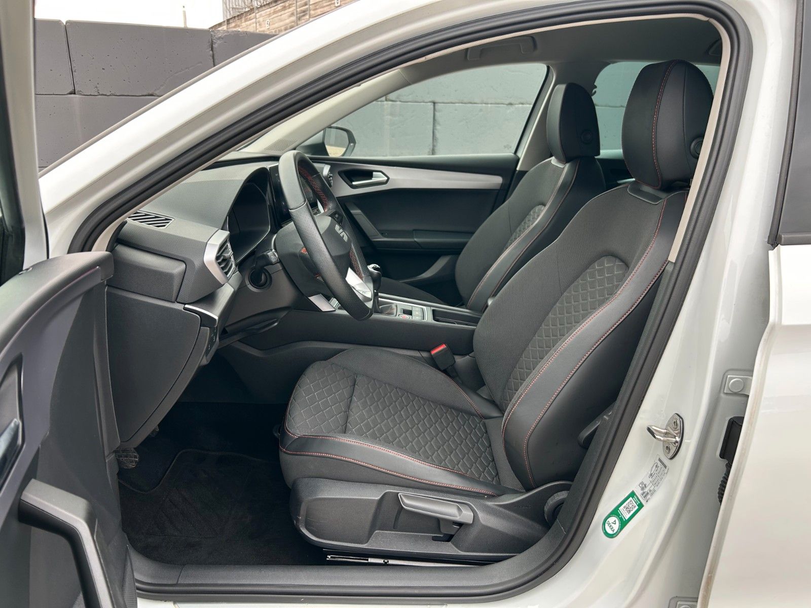 Fahrzeugabbildung SEAT Leon 1.5 TSI FR ACC LED VC SHZ LHZ Kam Ambiente