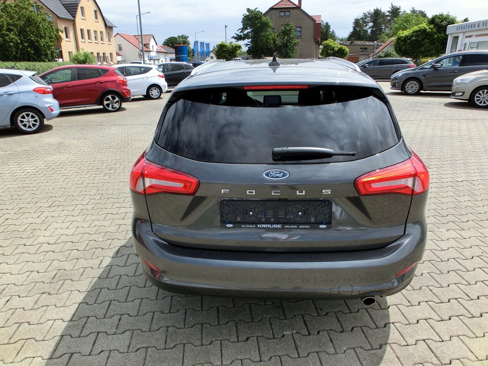 Fahrzeugabbildung Ford Focus Turnier Titanium *Navi*Key-Free*LED*PPS*
