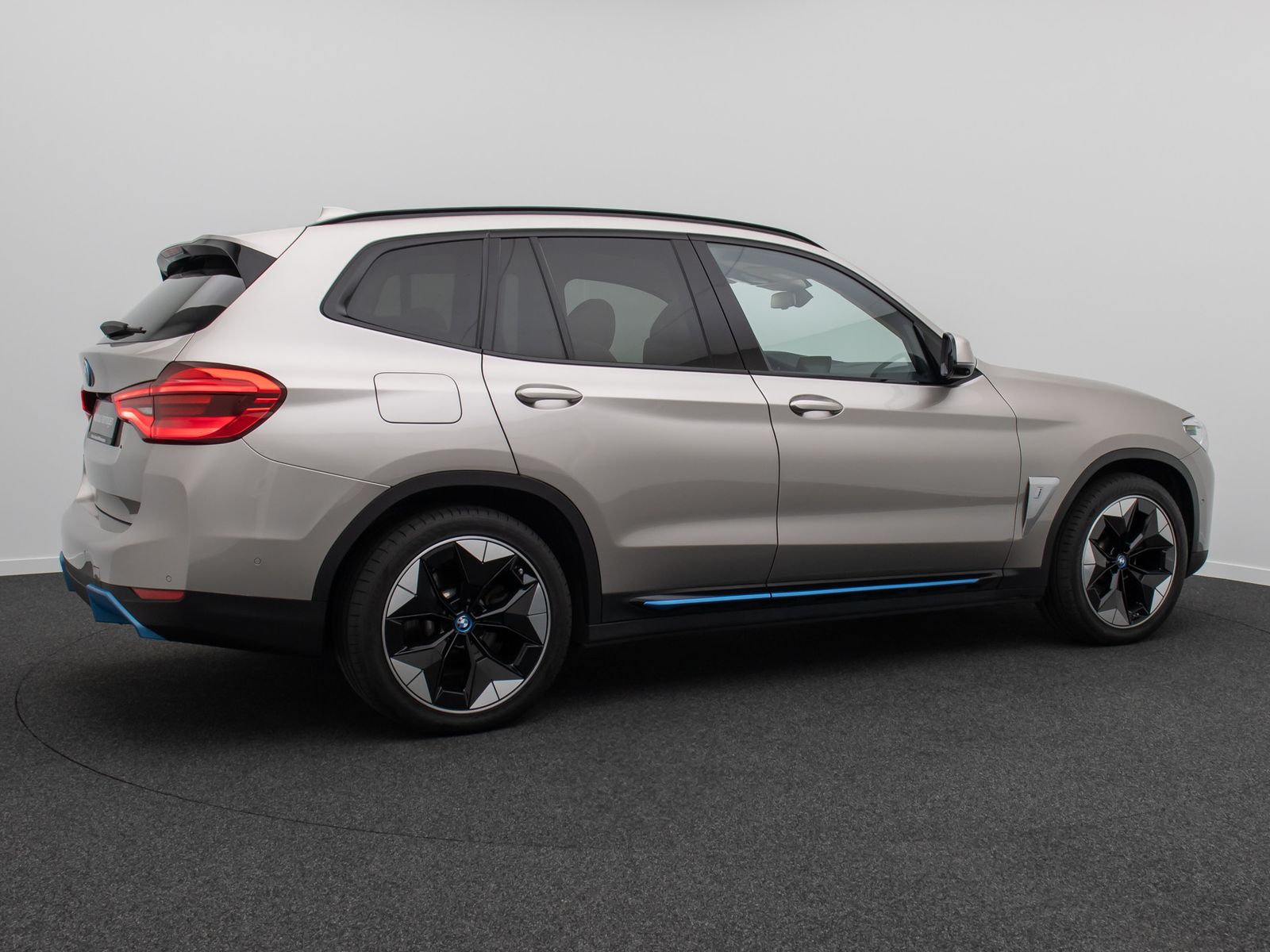Fahrzeugabbildung BMW iX3 IMPRESSIVE DAB 360&deg;HUD ACC Memory H/K 20Zoll