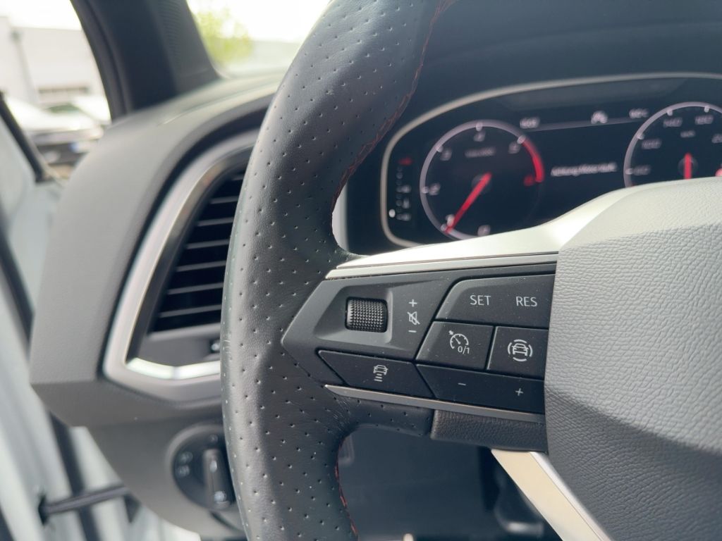 Fahrzeugabbildung SEAT Ateca FR, ACC, AHK, SHZ, RFK, PDC, NAVI, Apple C