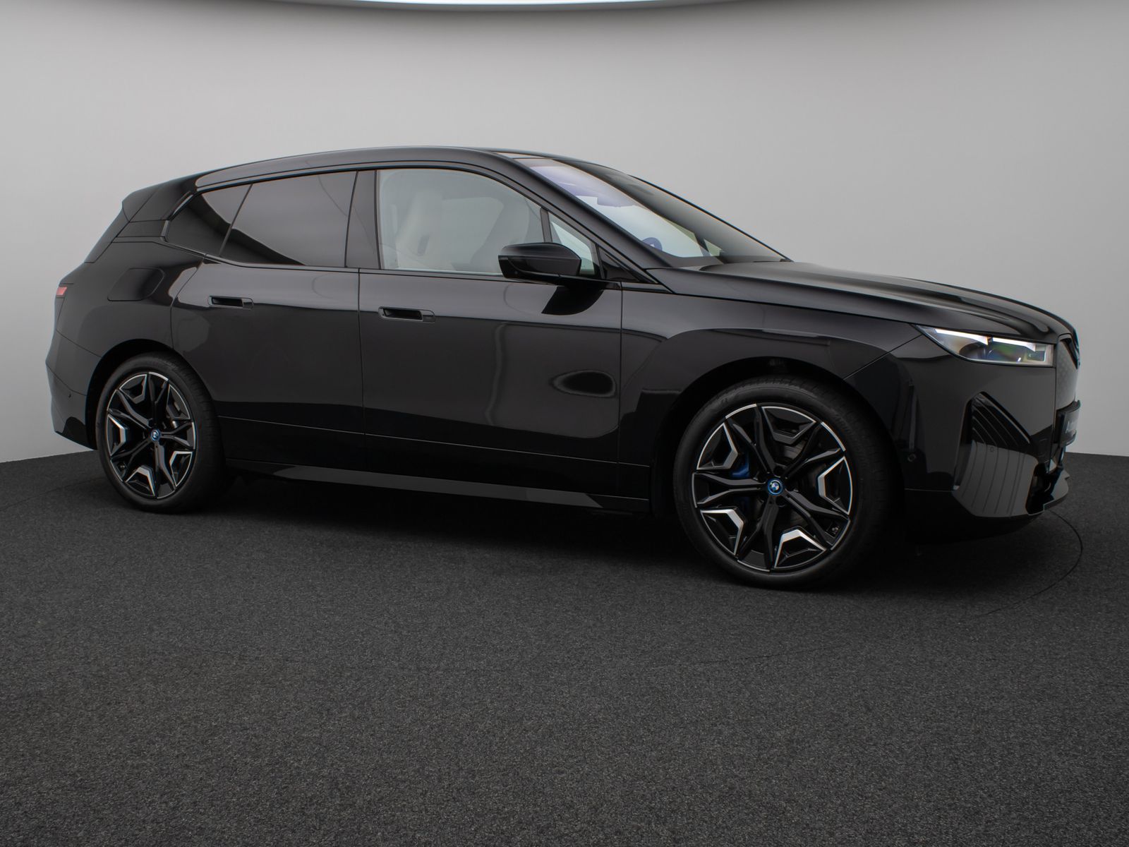 Fahrzeugabbildung BMW iX xD40 Laser 360°DAB H/K SoftCl ACC AHK Sport