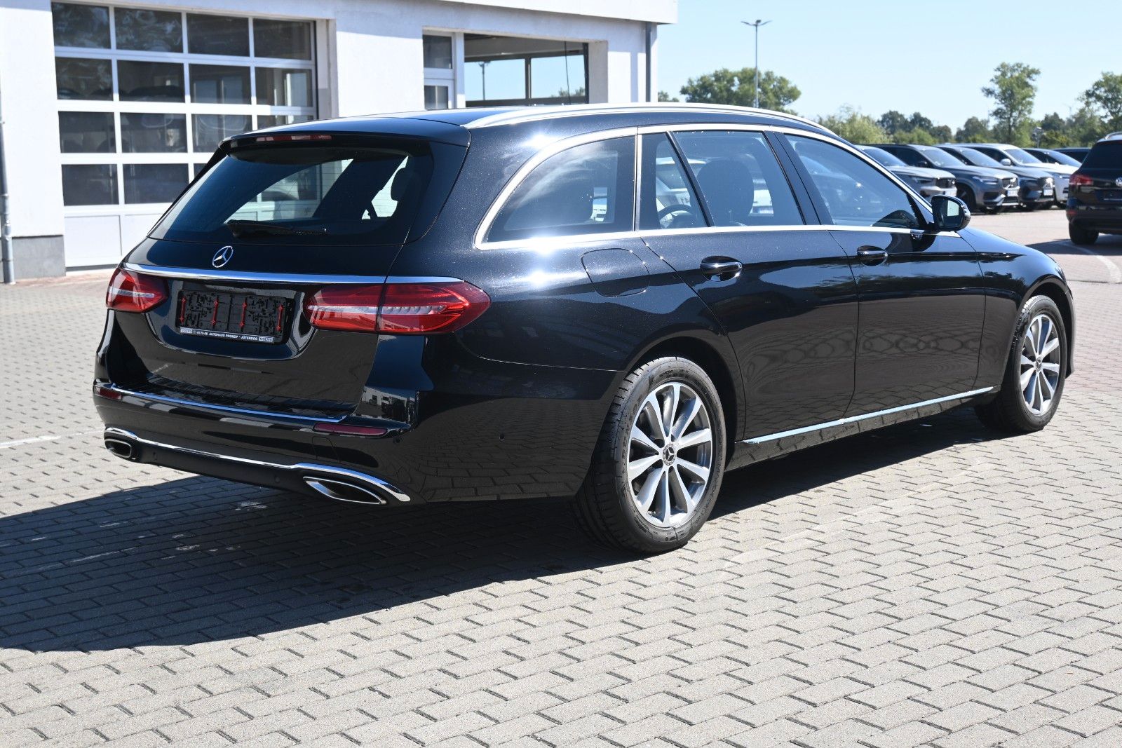 Fahrzeugabbildung Mercedes-Benz E 200 Autom. T-Modell 4Matic*RFK*LED*BLIS*