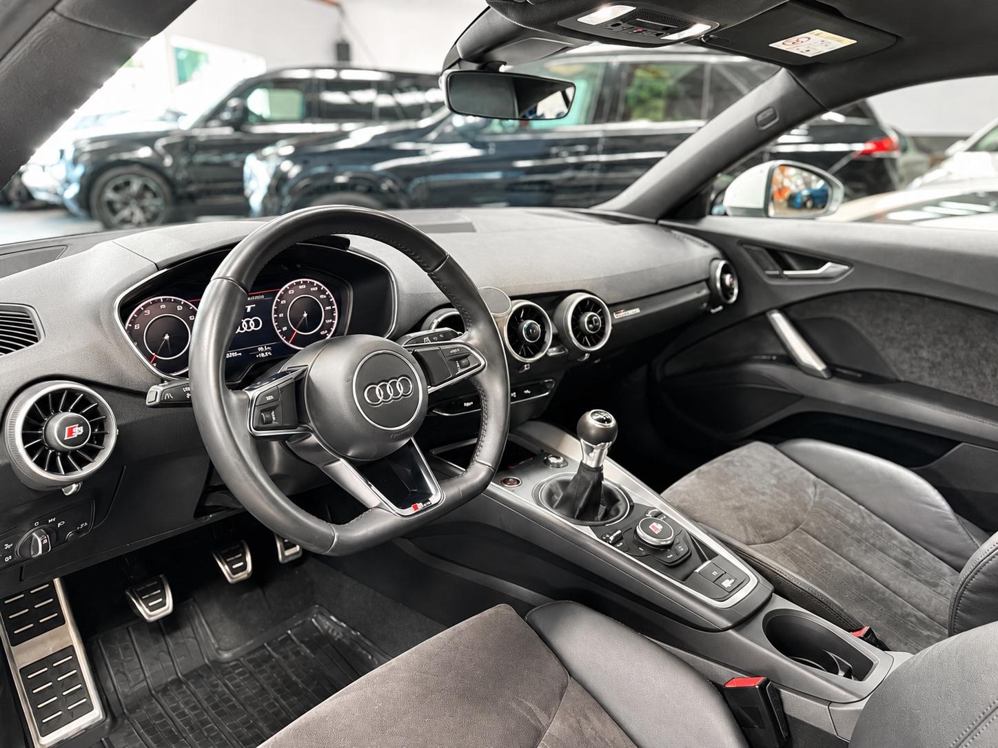 Audi TT Coupe 2.0 | SCHALTER | VIRTUAL | ALCANTARA |