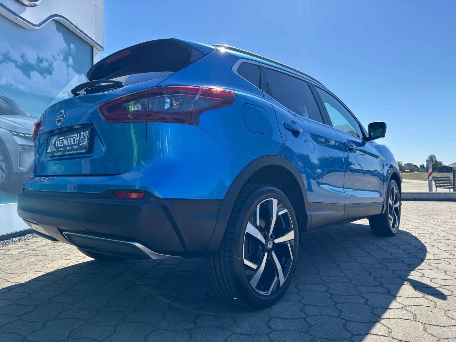 Fahrzeugabbildung Nissan Qashqai Akari 140PS 6-Gang*360°CAM*Pano*StHz*Led