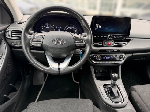 Fahrzeugabbildung Hyundai i30 cw Trend +NAVI+KLIMA+RFK+PDC+CARPLAY+UVM+