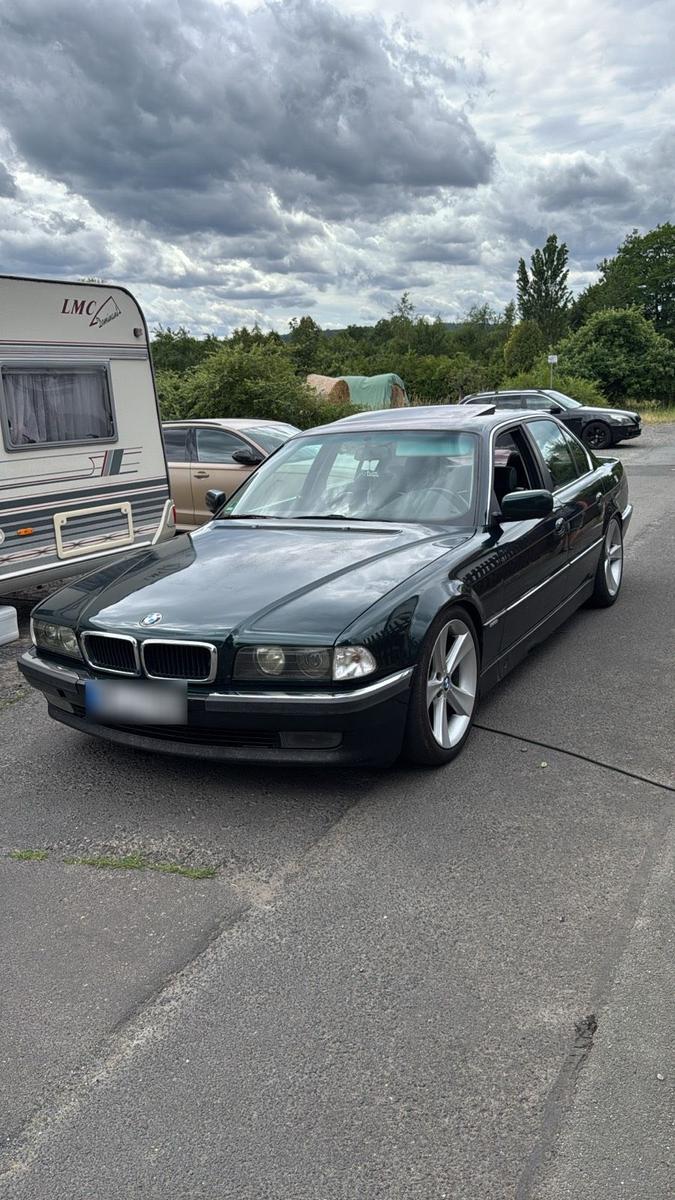 BMW 728