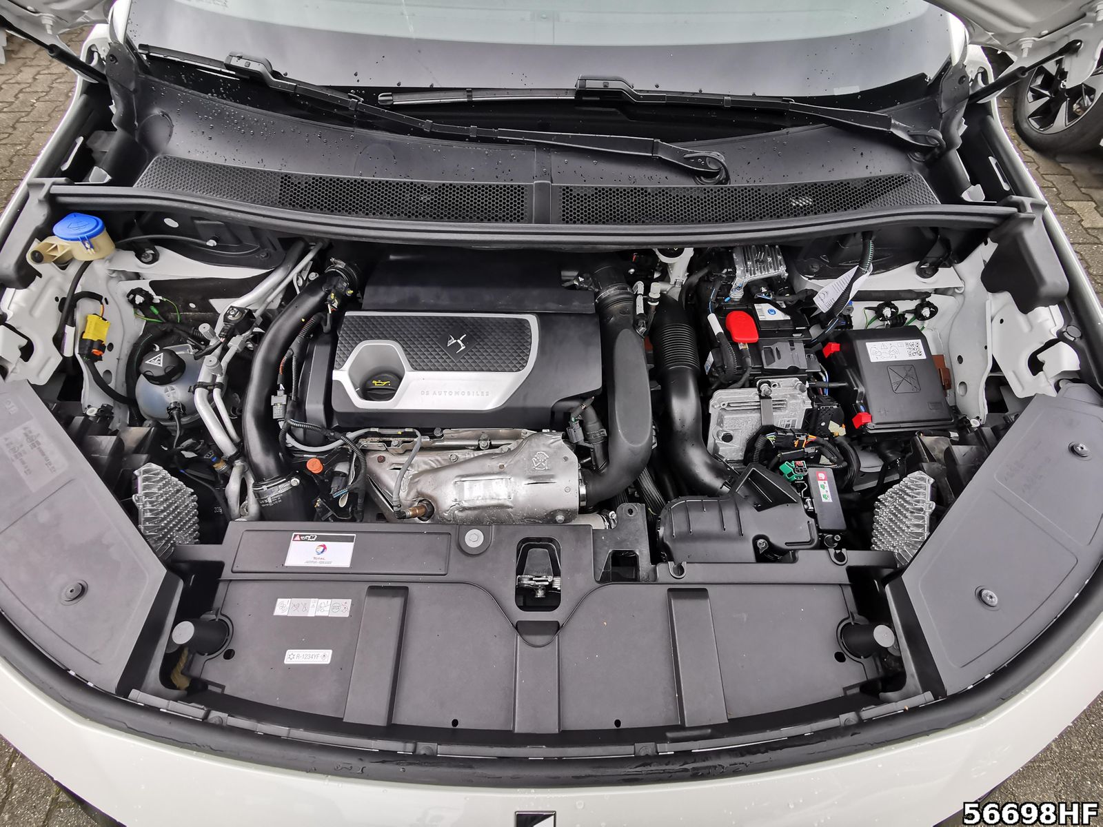 Fahrzeugabbildung DS Automobiles DS7 Crossback Hybrid 4x4, Rivoli