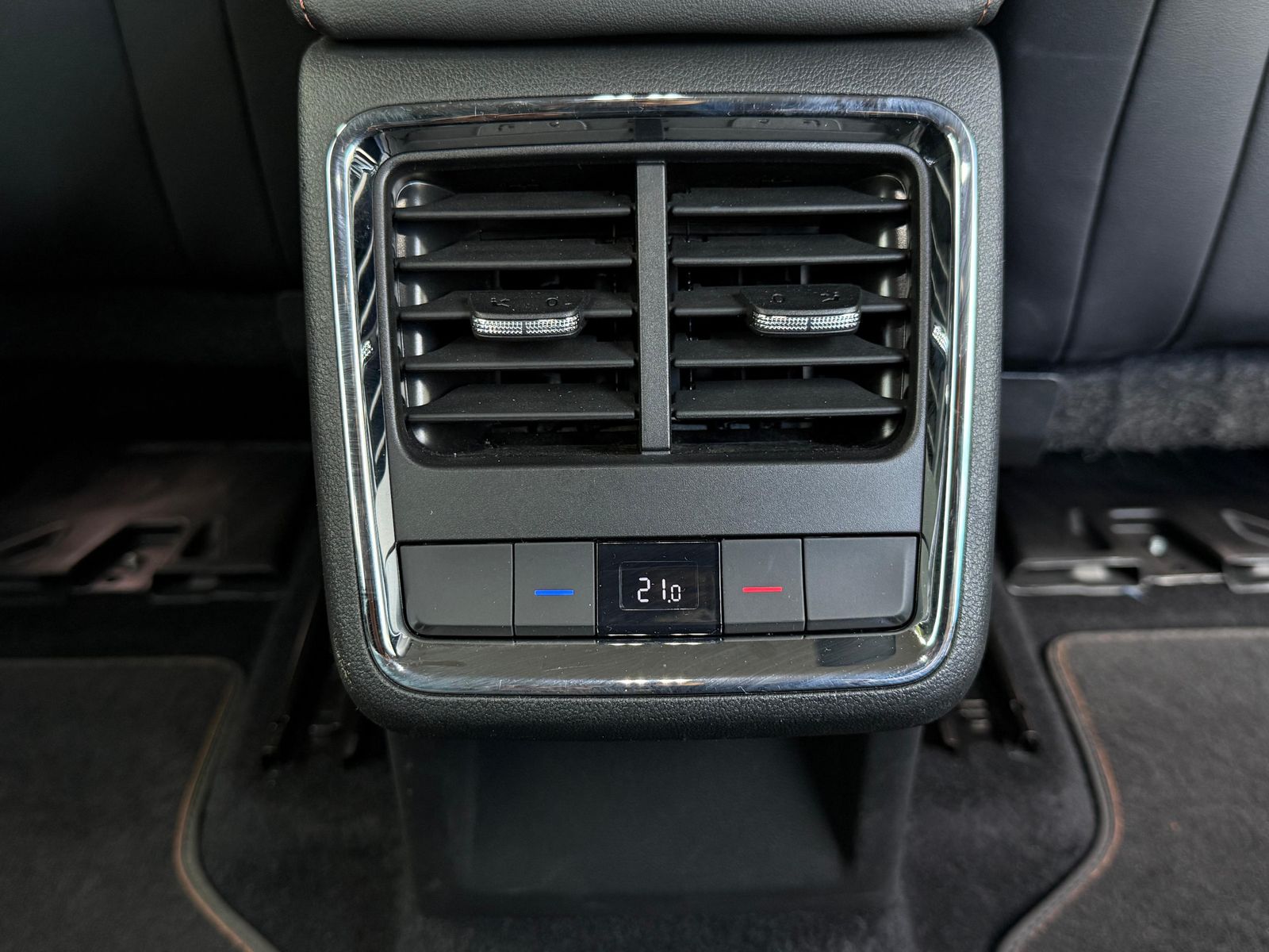 Fahrzeugabbildung SKODA Enyaq 80 x Suite CCS+MATRIX+KAM+AHK+LEDER+SPORT