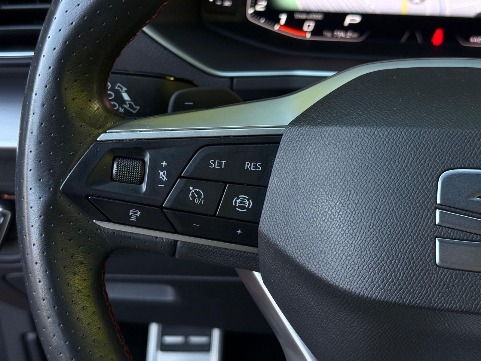 Fahrzeugabbildung SEAT Tarraco 2.0TDI DSG FR LED+NAV+ACC+CARPl+SHZ+MEMO