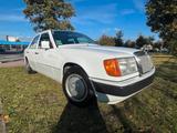 Mercedes-Benz Mercedes Benz E 220 Limousine, Typ W 124, ... - gebrauchte Mercedes-Benz E 220 aus dem Jahr 1993
