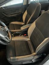 Skoda Rapid 1.2 TSI Active Spaceback Active - silberne Skoda Rapid