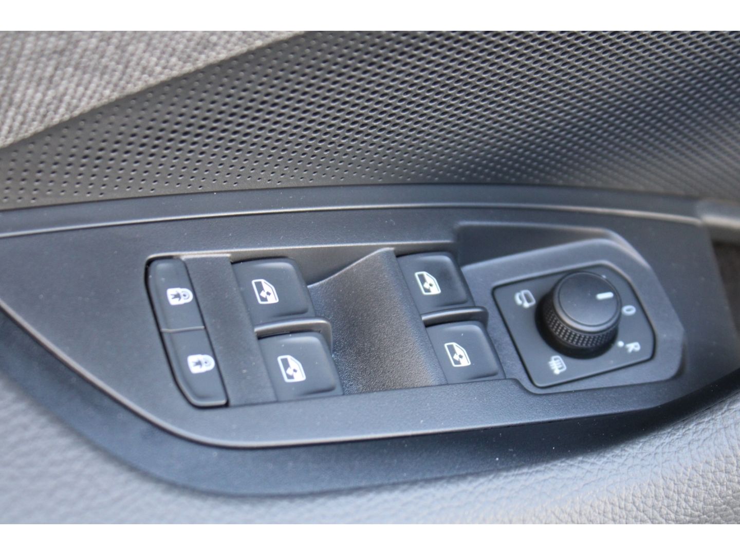 Fahrzeugabbildung SKODA Kodiaq Selection 1,5 TSI mHEV ACC AHK LED TWA RF