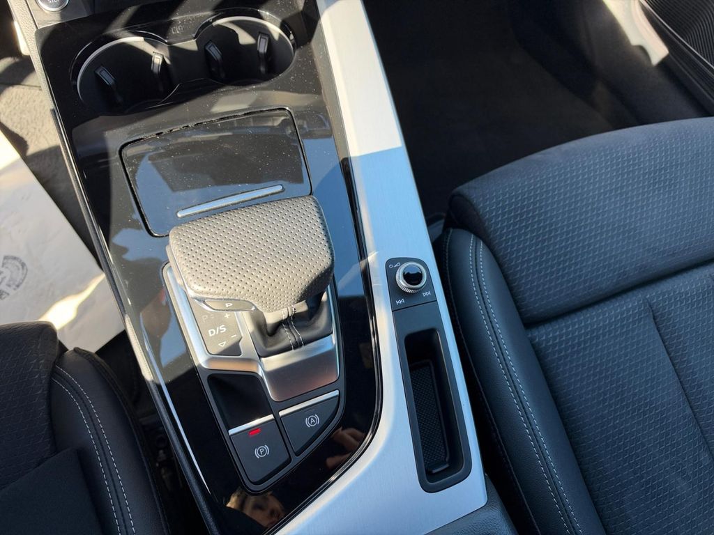 AUDI A4 2024