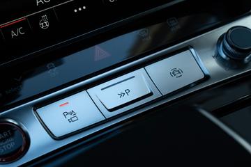 2025 AUDI RS6 — миниатюра 33