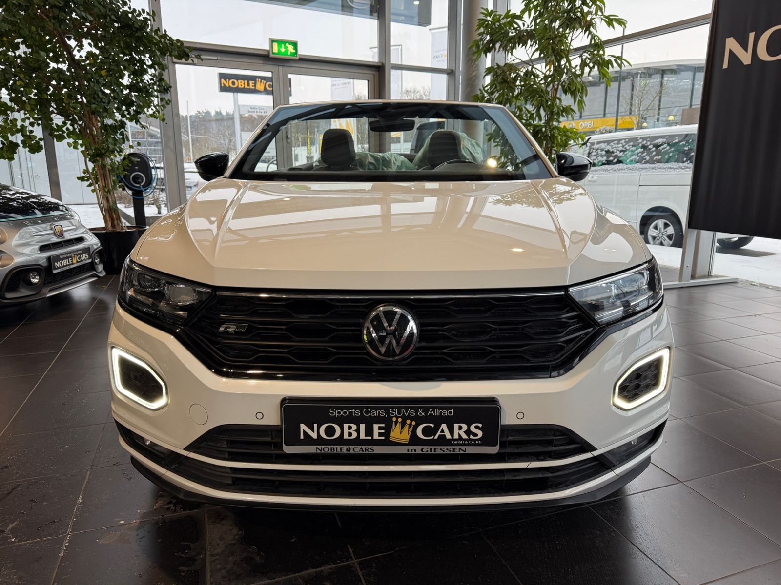Fahrzeugabbildung Volkswagen T-Roc Cabrio R-Line Black AHK BEATS 8-FACH BEREI