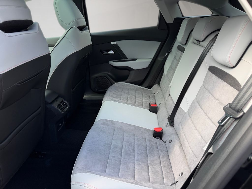 Fahrzeugabbildung Citroën C4 Hybrid 145 MAX
