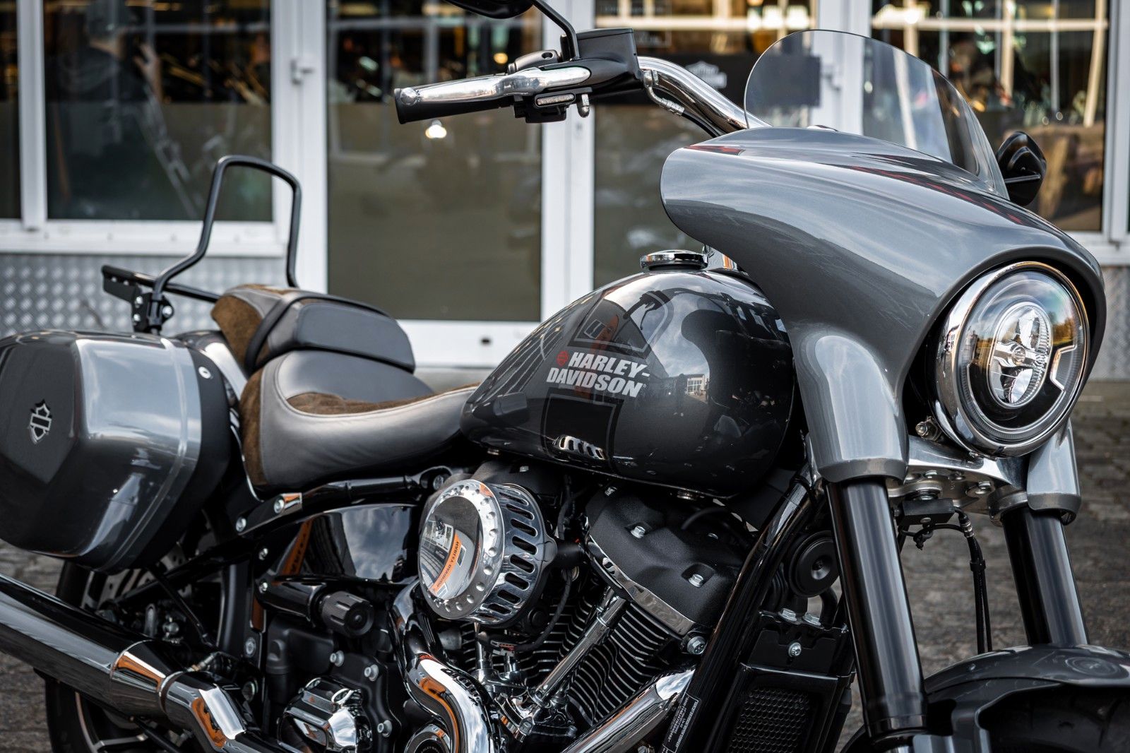 Fahrzeugabbildung Harley-Davidson FLSB SPORT GLIDE 107 - Dr. Jekill & Mr. Hyde -