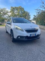 Peugeot 2008 PureTech 82 Active - Peugeot 2008 mit Halbautomatikschaltung