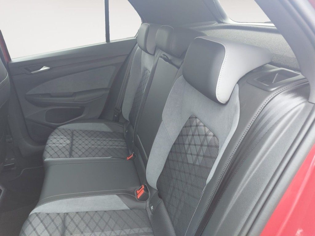 Fahrzeugabbildung Volkswagen Golf 1.5 eTSI DSG R-Line Standheizung