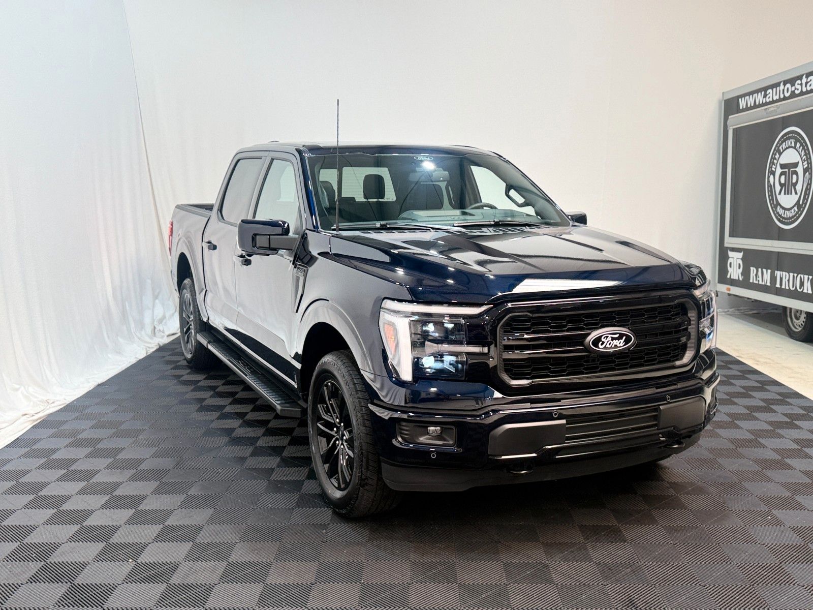 Fahrzeugabbildung Ford F-150 Lariat 5.0L V8  5,5" Black Ed. MY25