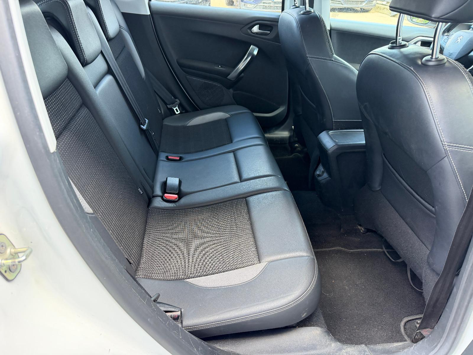 Peugeot 2008 Allure,Shz,PDC,Klimaautomatik