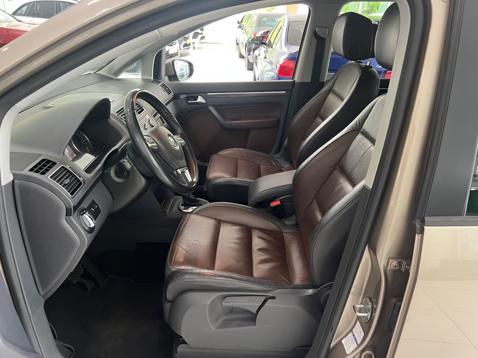 Fahrzeugabbildung Volkswagen Touran Highline 2.0 TDI DSG *BI-Colour *