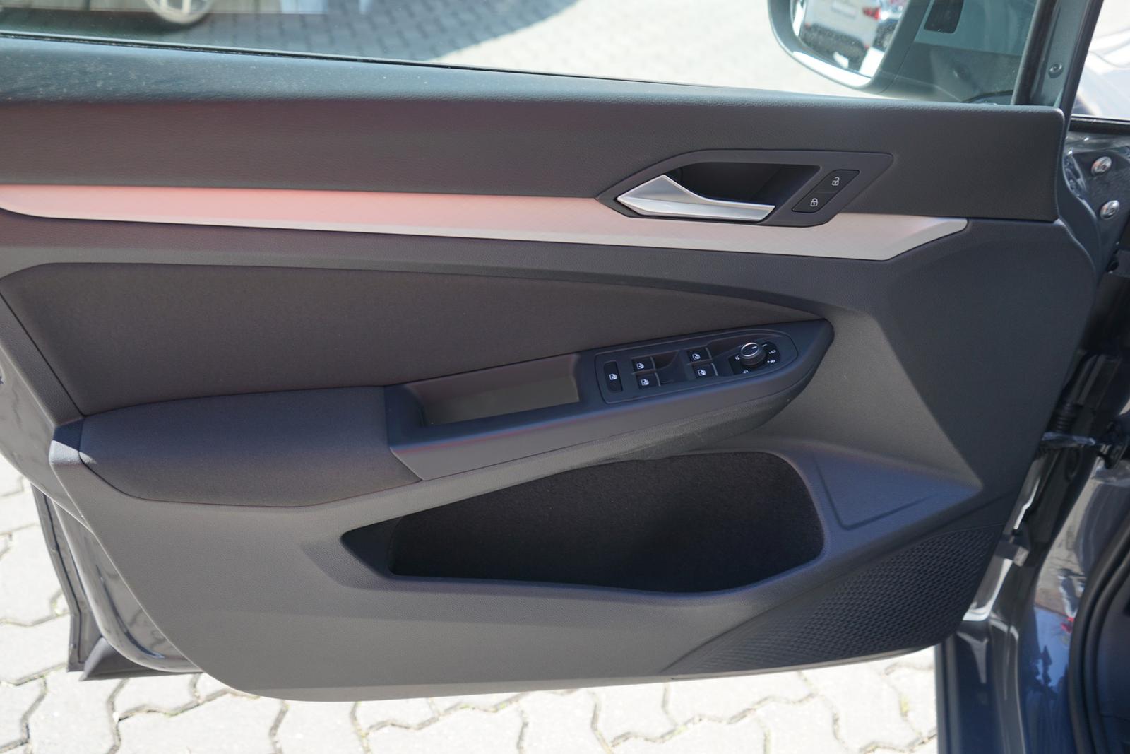Volkswagen Golf VIII Life 1.0 eTSI DSG LED Navi ACC Kamera, миниатюра 29