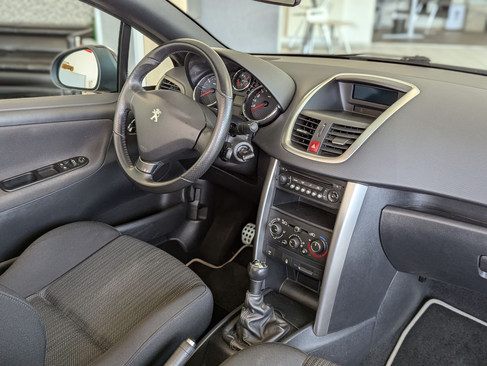 PEUGEOT 207 1.6 Active Windschott Klima Sitzheizung - Image 16