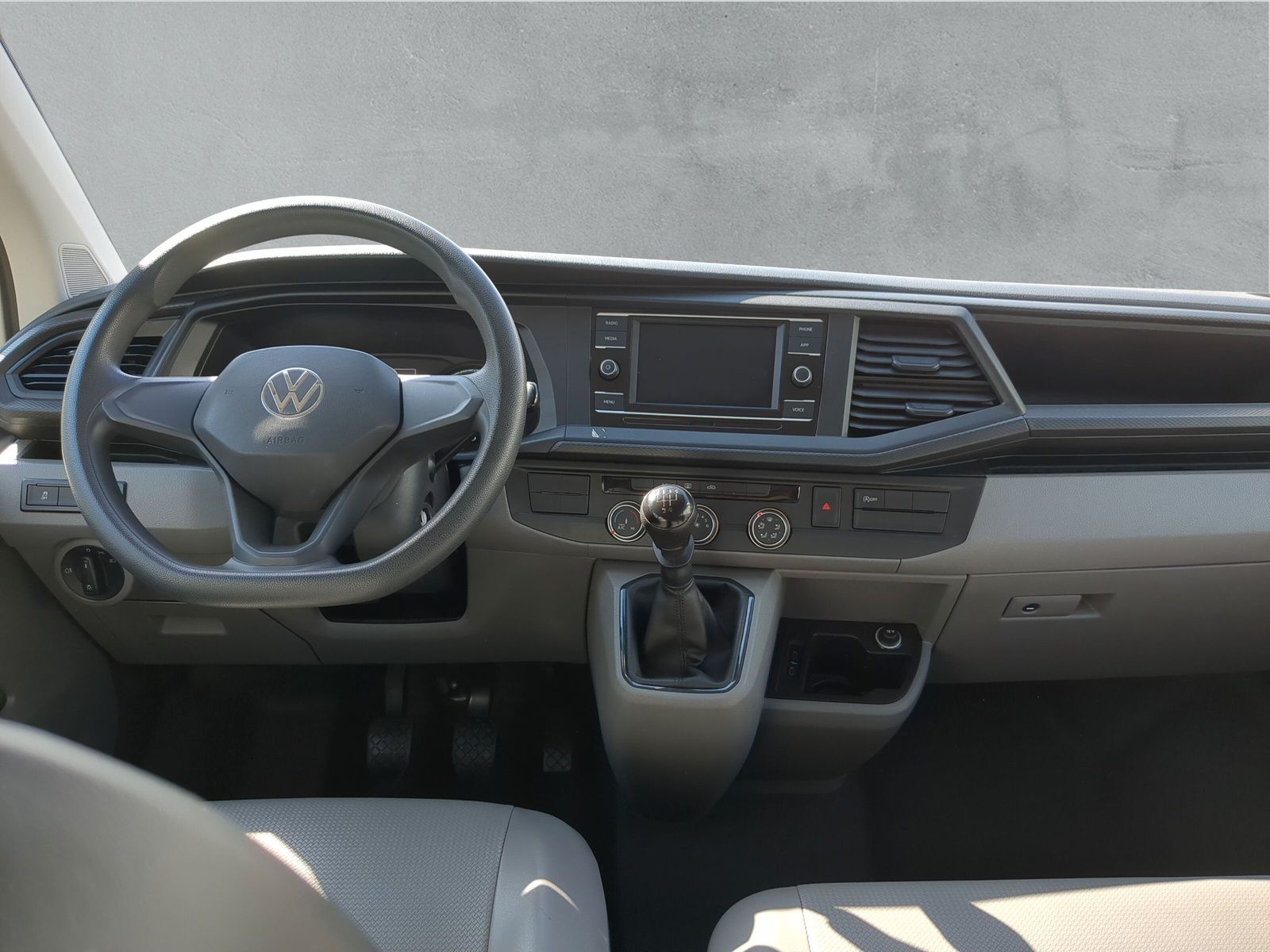 Fahrzeugabbildung Volkswagen T6.1 Kombi LR 2.0 TDI Klima PDC hinten