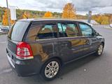 Opel Zafira B 1.8 Family*AHK*Klima*Bi-Xenon*7-Sitzer* - Opel Zafira B mit Benzin-Antrieb