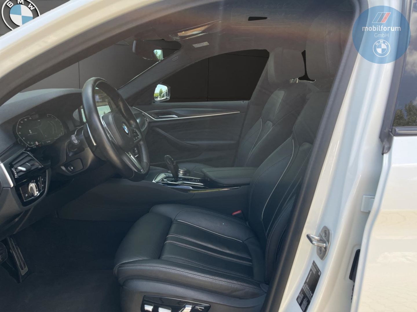 BMW 530 i Touring M-Sport AHK StandHZG Panorama foto 17