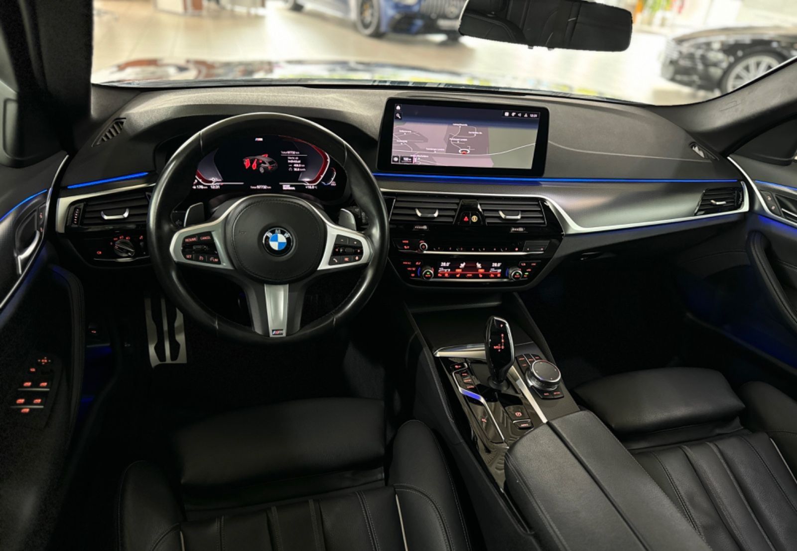 Fahrzeugabbildung BMW 520d M Sport DAB Kamera LED Panorama Individual