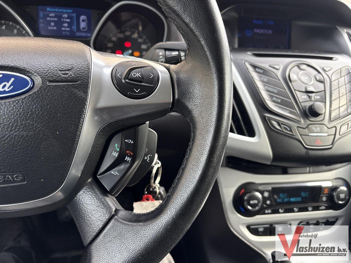 Ford Focus 2012 — photo 10