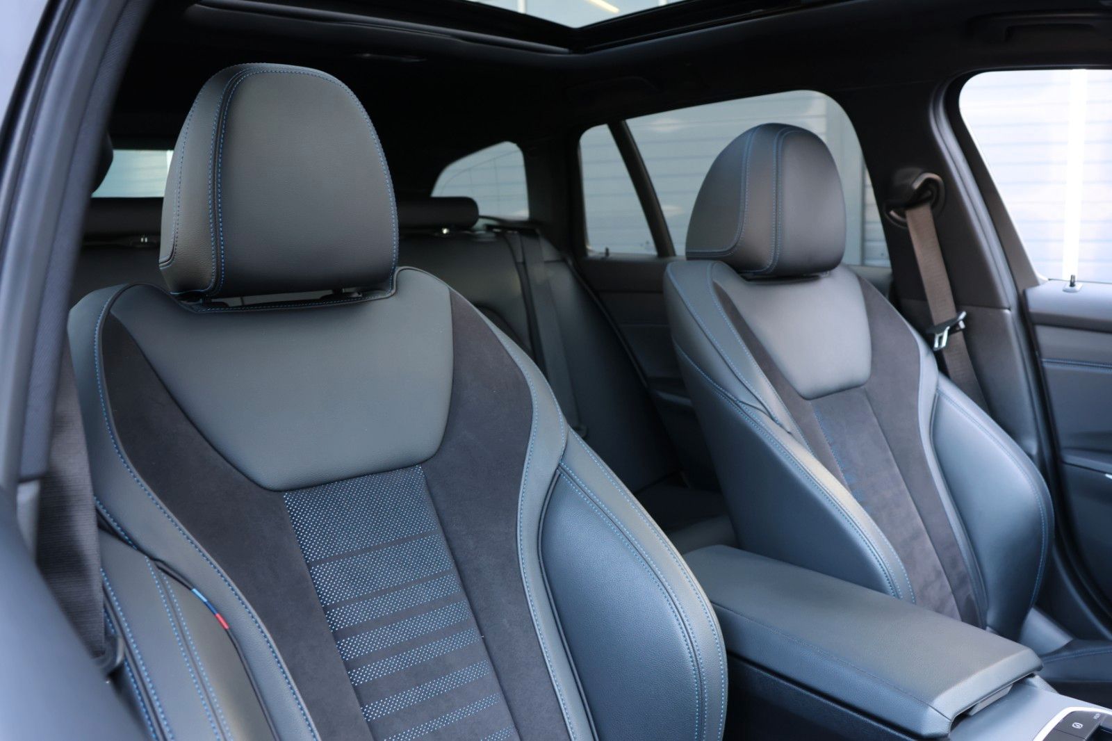 BMW 330e Touring Hybrid M/ACC/Cockpit/KAMERA/SPUR/19 foto 16