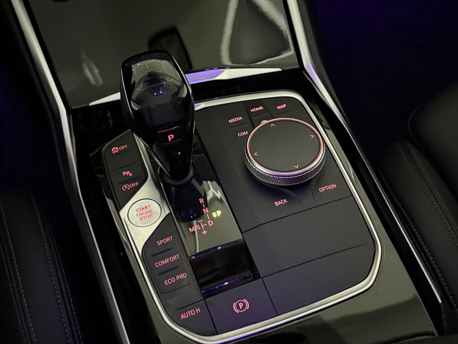 Fahrzeugabbildung BMW 320 d Lim. Sport Line/LED/LIVE COCKPIT/H&K/HuD