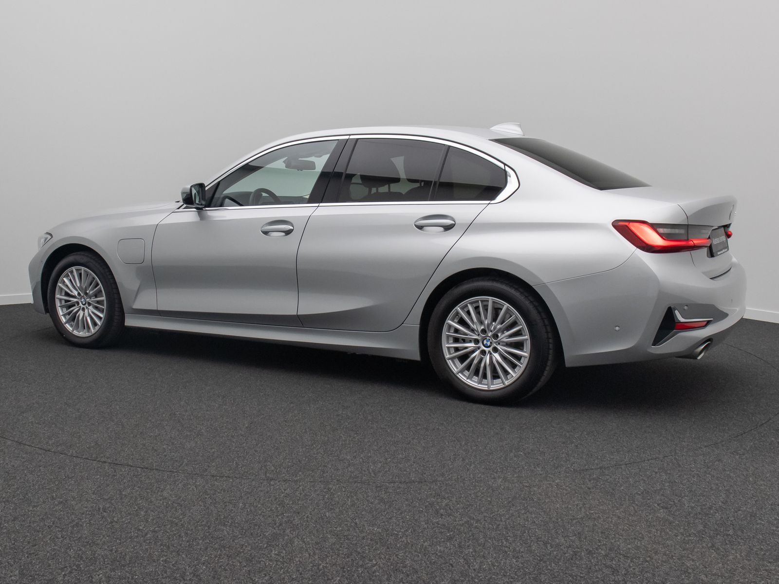 Fahrzeugabbildung BMW 330e Luxury Line 360°Laser HUD DAB H/K Komfort