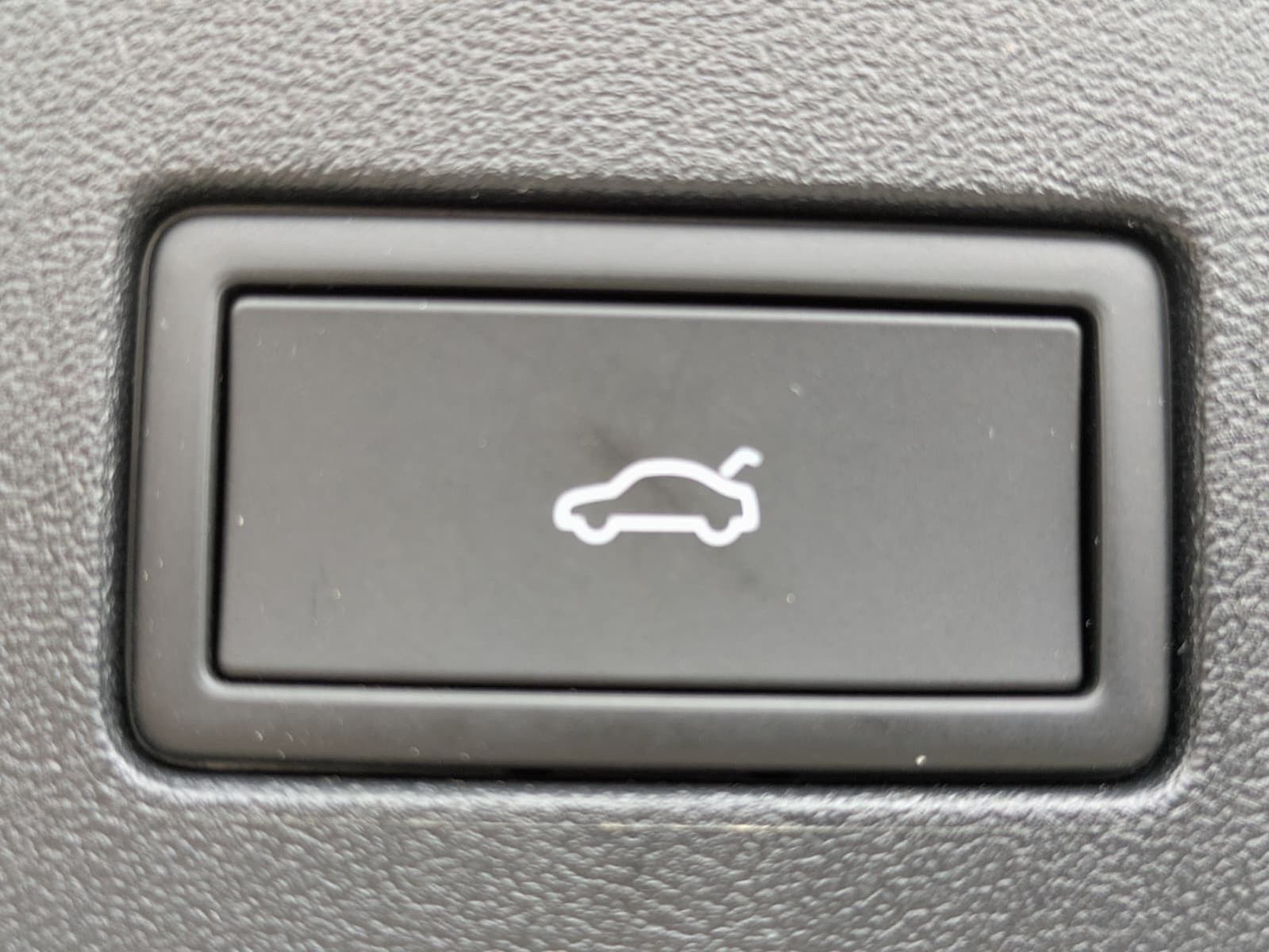 Fahrzeugabbildung Volkswagen Tayron 2.0 TDI 4M R-Line BLACK*7S*AHK*PANO*HUD