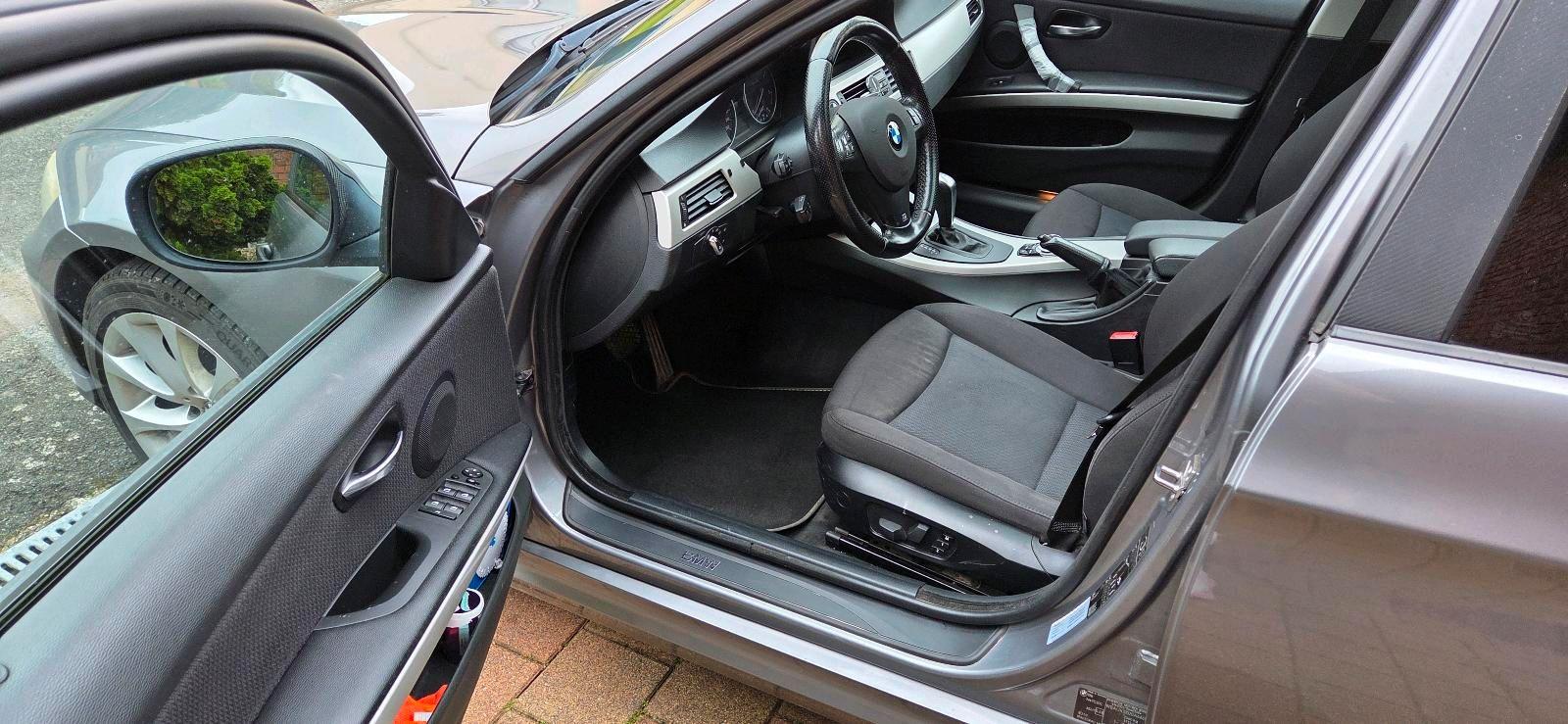 BMW 320 2009 — photo 9
