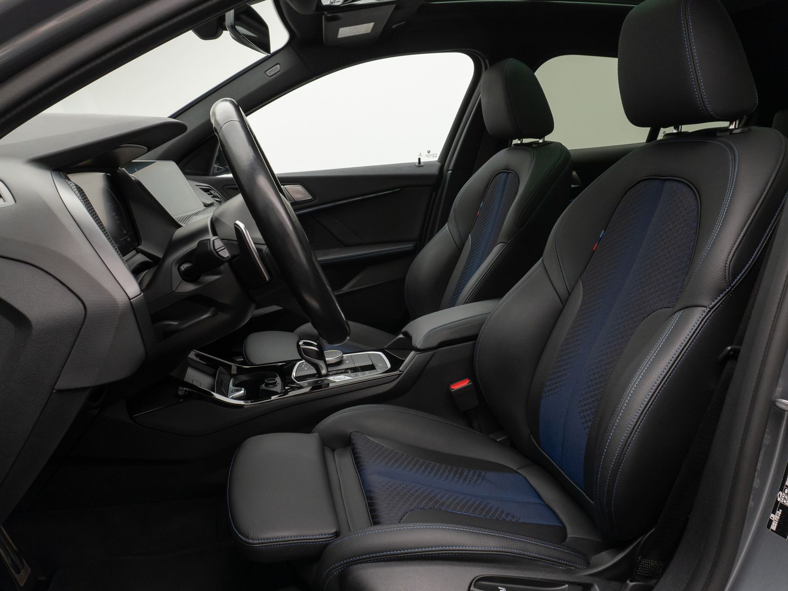 Fahrzeugabbildung BMW 120i M Sport Panorama PDC DAB Lenkrhzg Komfort