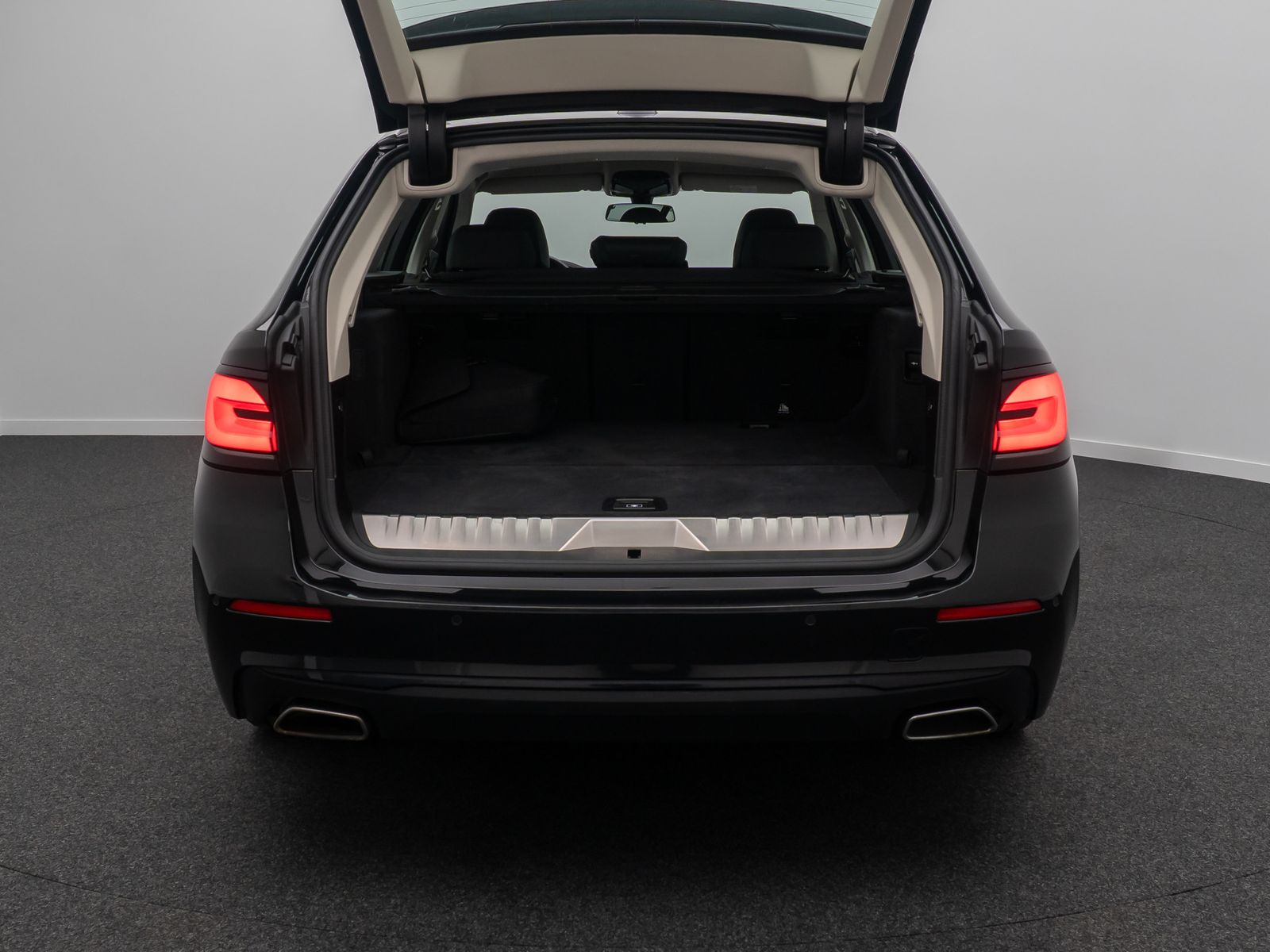 Fahrzeugabbildung BMW 530e xD ACC Laser HUD DAB Kamera 4xKlima Sport