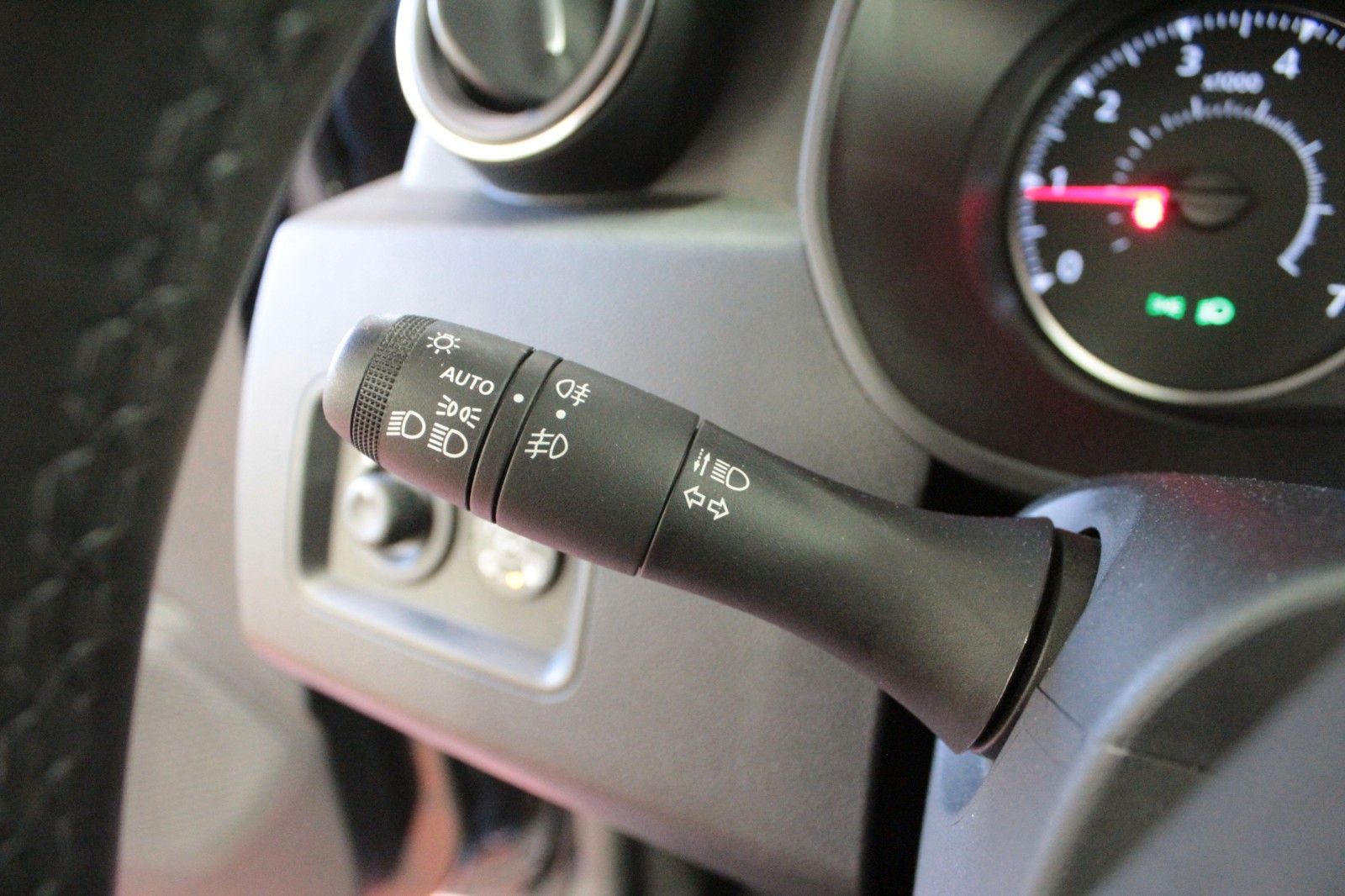 Fahrzeugabbildung Dacia Duster Sce 115 Eco-G*AHK*15075*