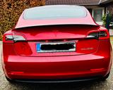 Tesla Model 3 Allradantrieb mit Dualmotor Performa... - rote Tesla Model 3