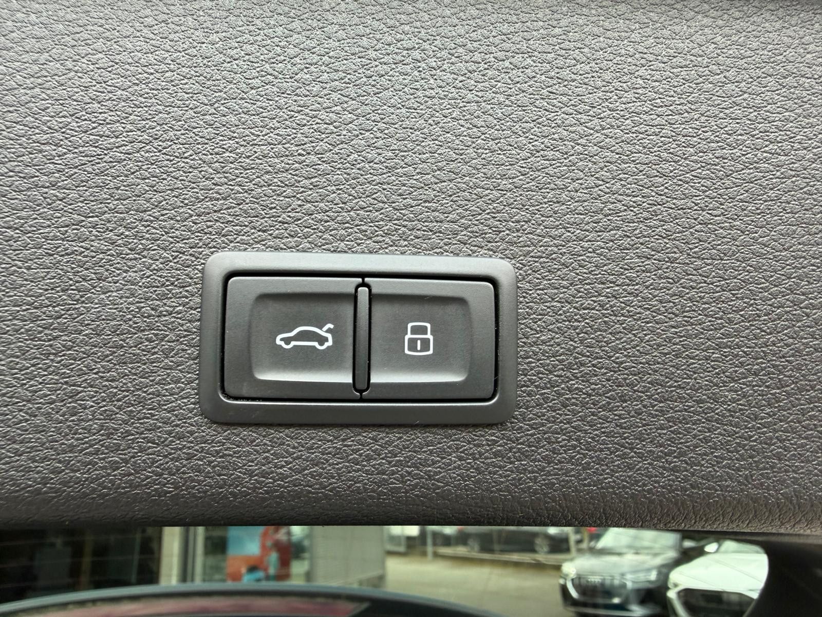 Fahrzeugabbildung Audi e-tron 50 QUATT S LINE 20"+LEDER+LUFT+ACC+KAM+