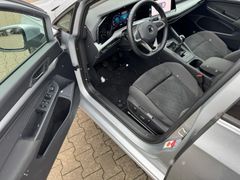 Fahrzeugabbildung Volkswagen Golf VIII Lim. Life Navi Sitzh ACC Lane Massage
