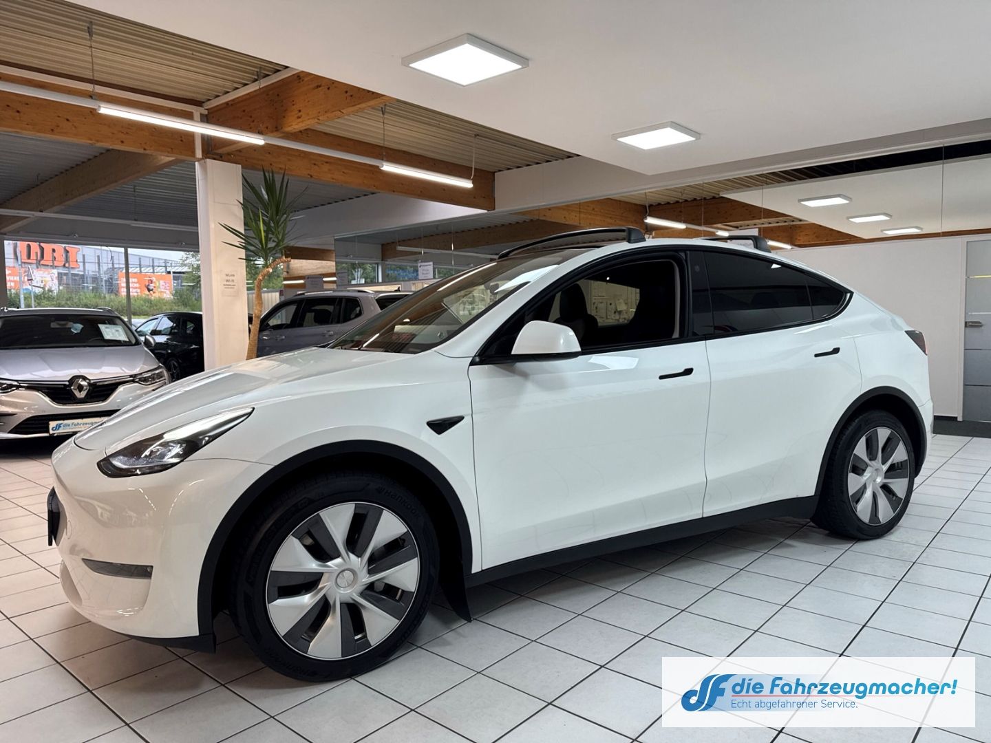 Fahrzeugabbildung Tesla Model Y Long Range Dual AWD Panorama Navi Sounds