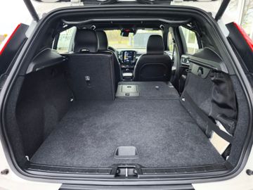 Volvo XC40 Momentum 2WD*AHK*LED*SHZ*Kamera*PDC*