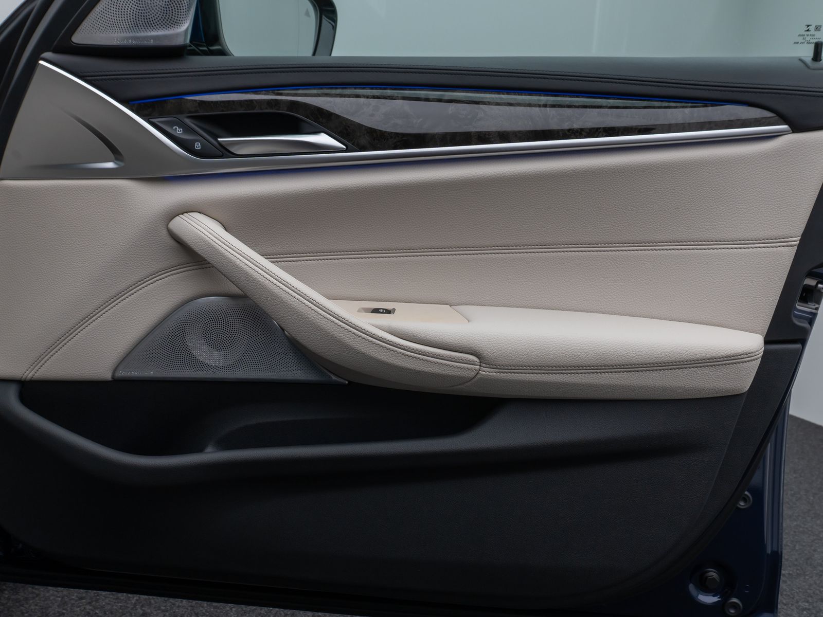 Fahrzeugabbildung BMW 520i Luxury Line Kamera HUD DAB B&W Alarm Sport