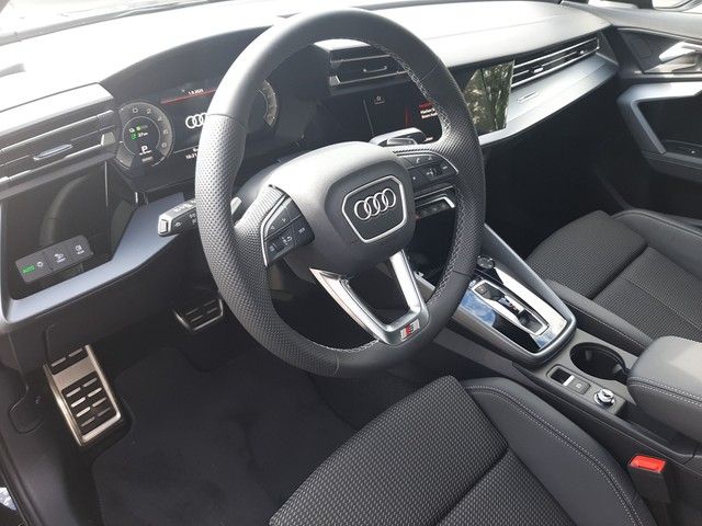 Fahrzeugabbildung Audi A3 Sportback S line 45TFSIe AHK Navi Kamera