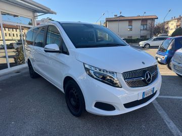 Mercedes V 220 - 3